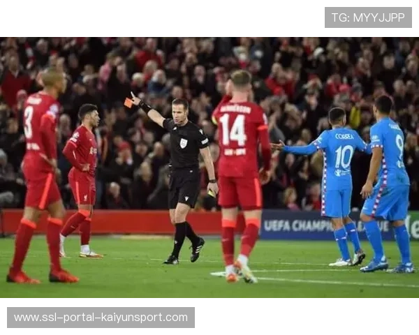 “马竞莫拉塔终场哨响后失落离场,争冠梦碎一刻” “马竞莫拉塔终场哨响后失落离场,争冠梦碎一刻”